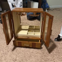 Musical, jewelry box