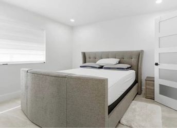 Cama California King con TV Oculto INCLUIDO + Colchón Memory Foam + 2 Mesitas Inteligentes ***