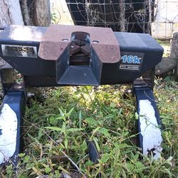 Reese 16k Fifth Wheel Hitch $60