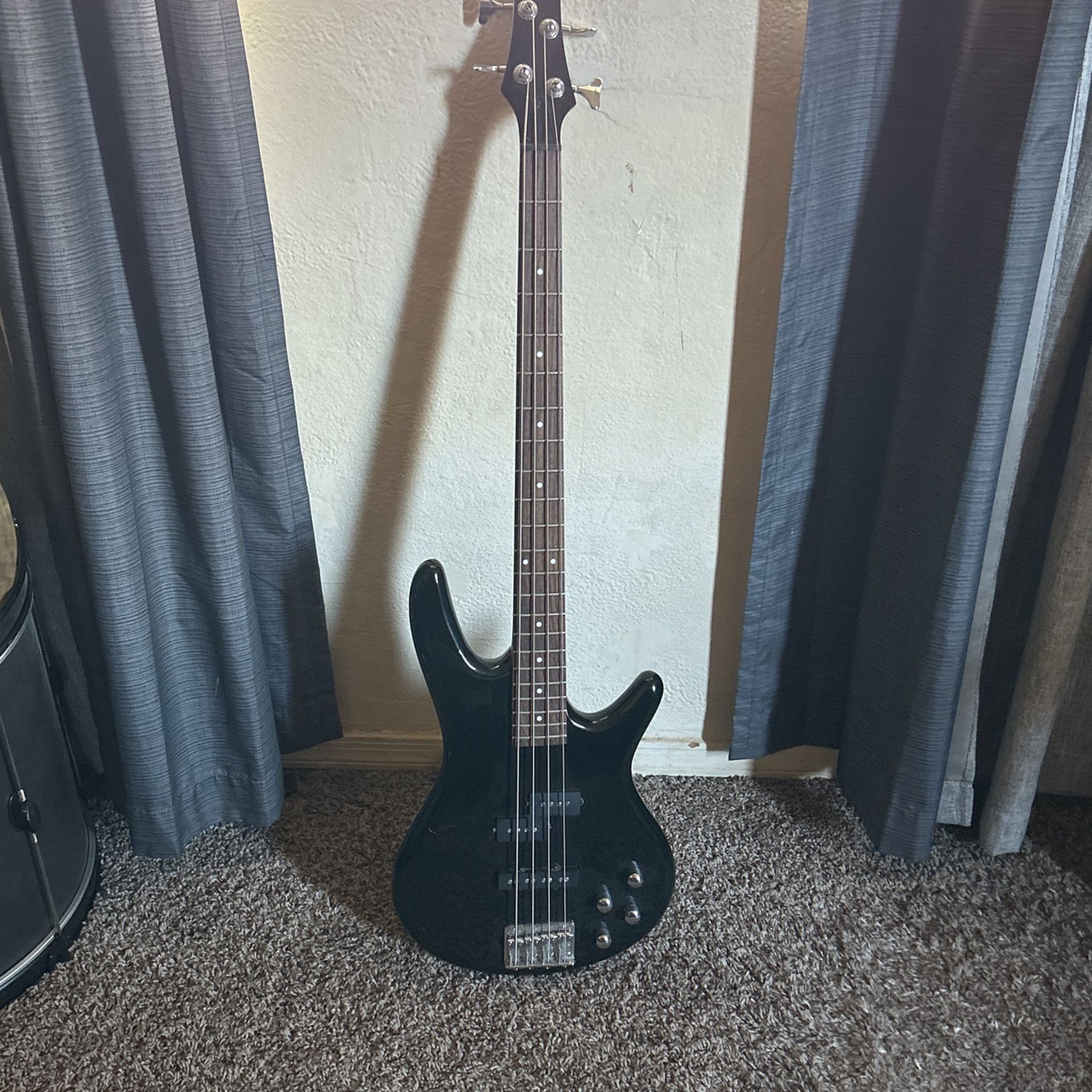 Gio Ibanez GSR200 Bass Guitar