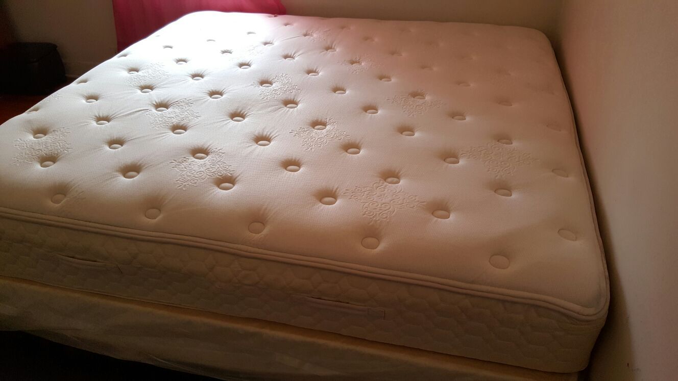 ☆Sealy Posturepedic Sedona Springs Ultra Plush King Size Mattress and Boxspring☆DELIVERY-AVAILABLE☆