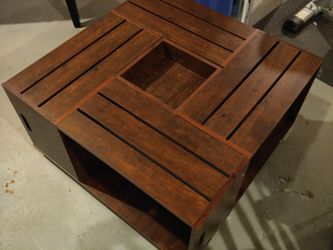 Slatted coffee table with wheels