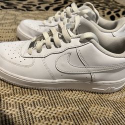 White Nike Air Force 1 Size 7