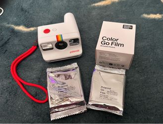Polaroid Go Instant Camera with Color Film