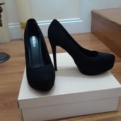 Black High Heel. Size 10