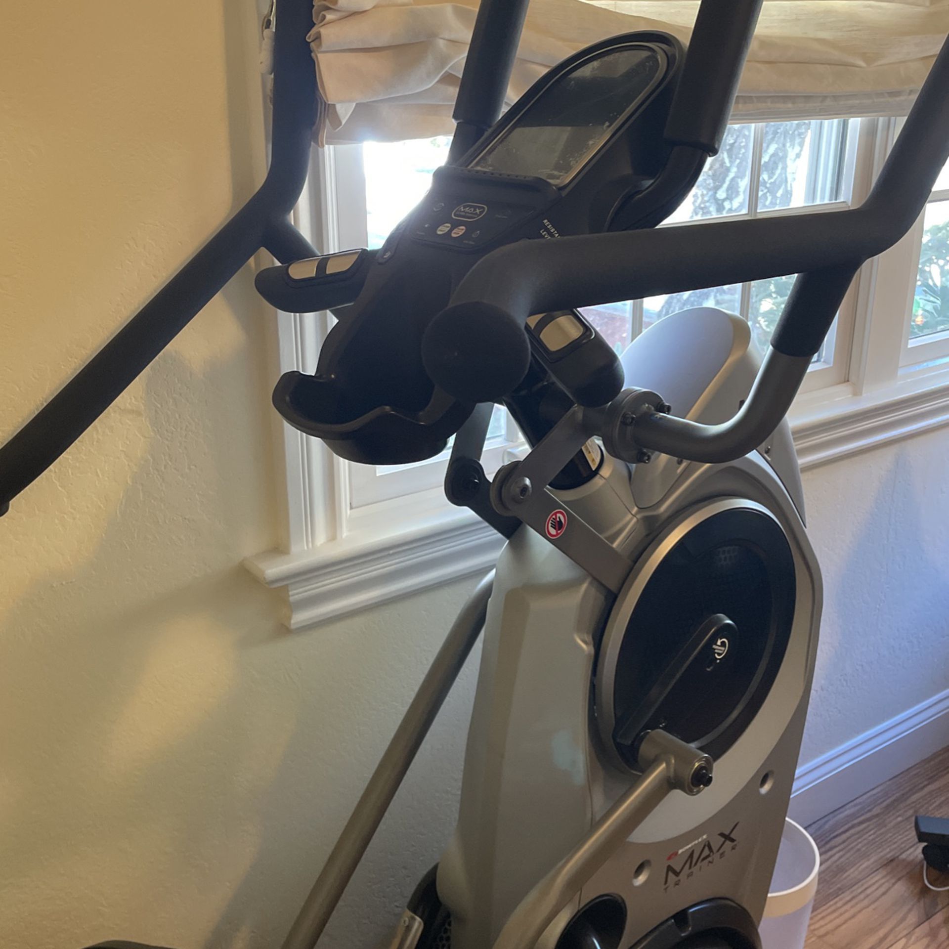 Elliptical MaxTrainer Bowflex M7 Machine