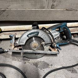 Makita DSS610Z 18V Cordless Li-ion Circular Saw.