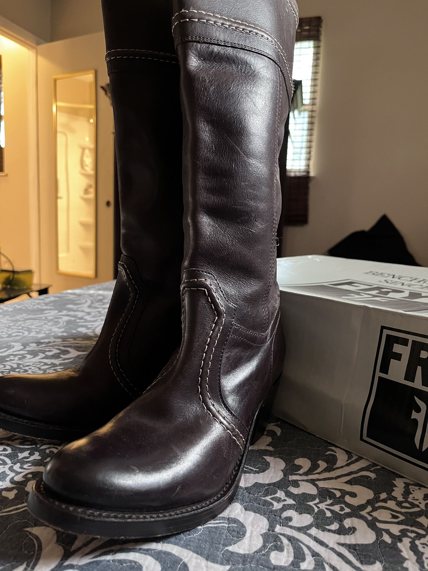 Woman’s Frye Boots Size 6 1/2