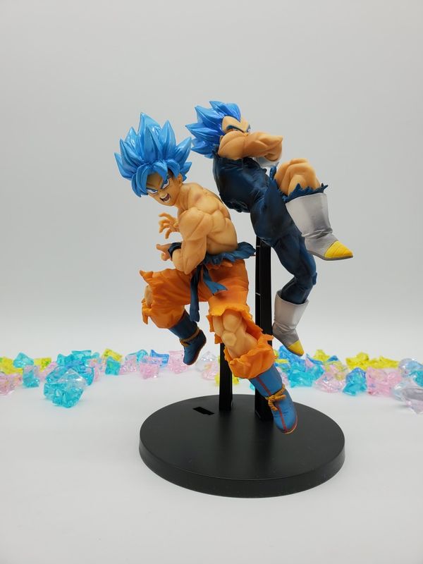goku vs vegeta statue