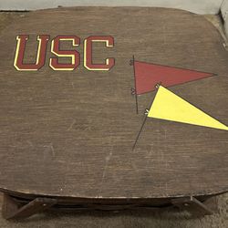 VINTAGE USC PICNIC BASKET 