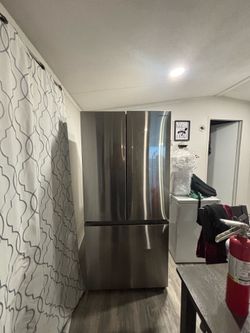 SAMSUNG Fridge 33in 17.5 cu. ft. Stainless Steel