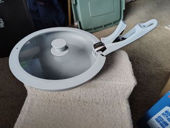 Heavy-duty sauce pan w/detachable handle