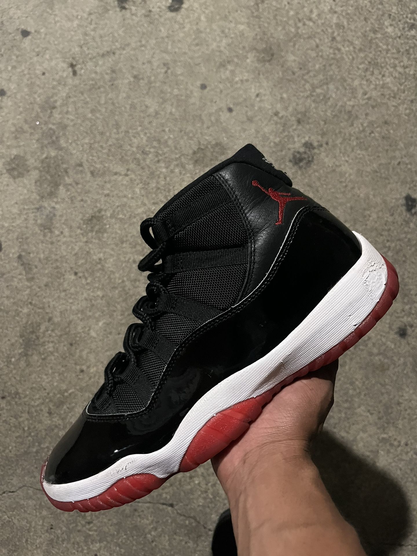 Jordan 11 bred used size 9.5
