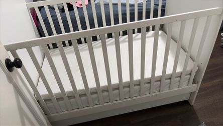 MODERN CRIB WITH DRAWERS  MATTRESS