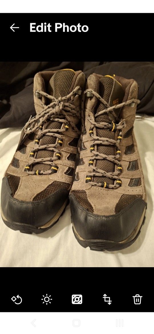 Boys Size 7 Women's Size 9 Columbia Boots