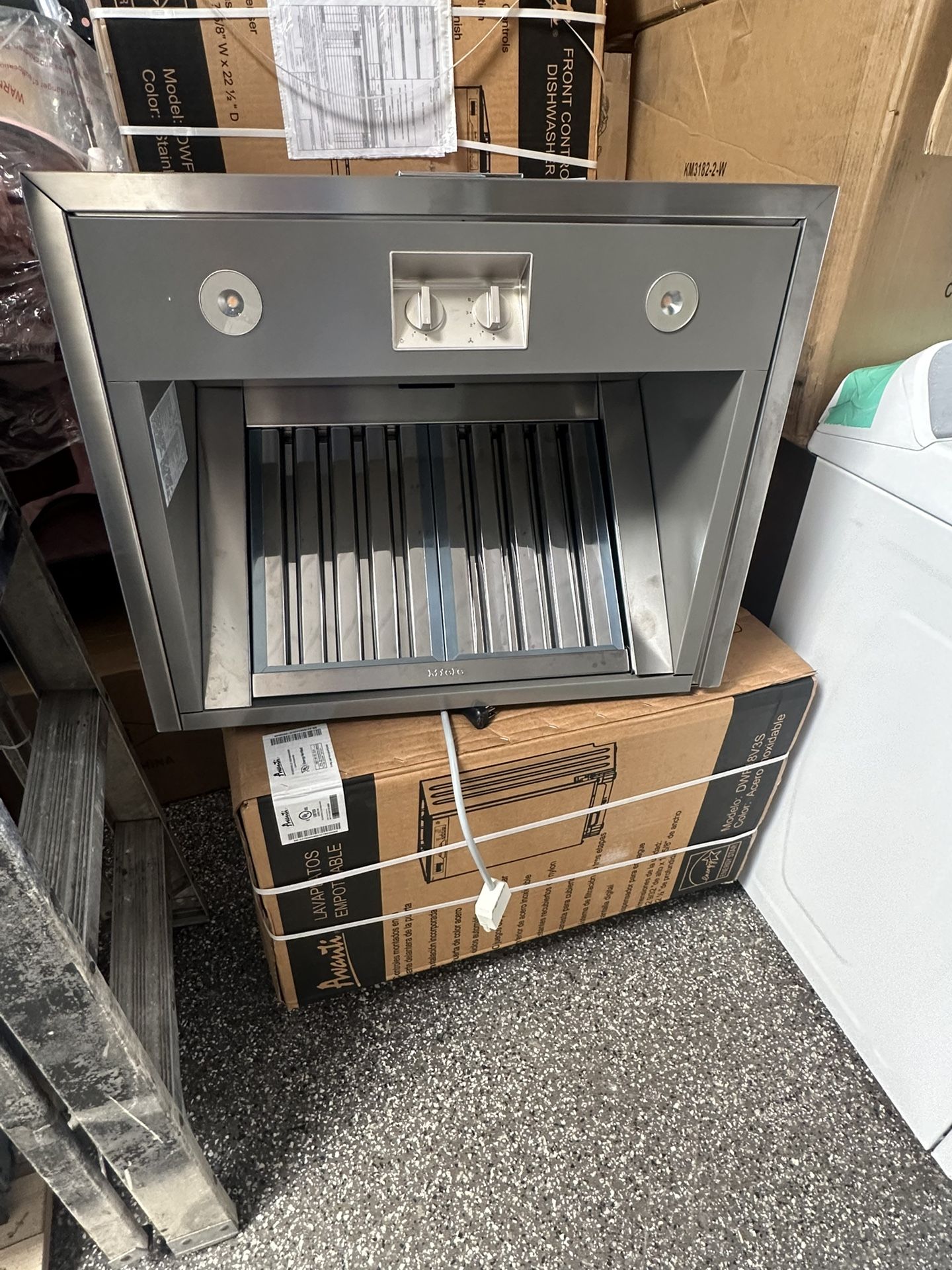 Miele Under Cabinet Range Hood