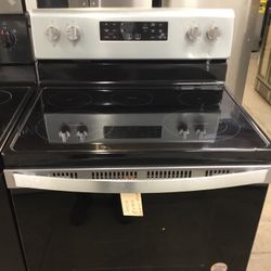 Whirlpool Stainless Steel Electric Stove for Sale in Indianapolis, IN -  OfferUp