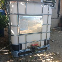 Water Tank IBC TOTE 275 GALLON WATER TANK