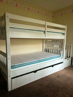 Bunk bed with stairs/drawers and trundle