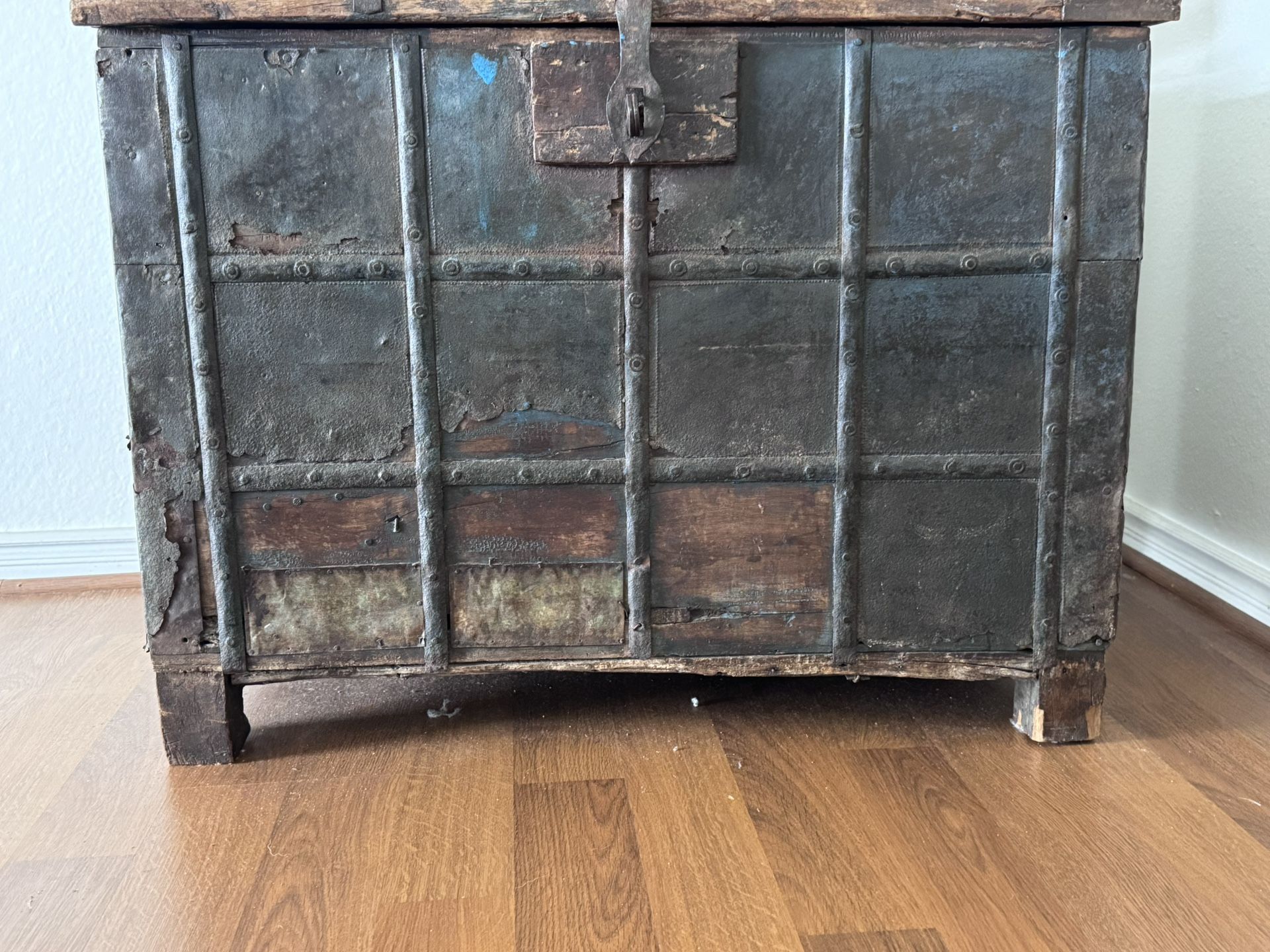 Antique Wood TRUNK