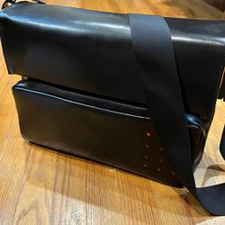 J. Fold Mens Black Leather Shouldered Messenger Bag 