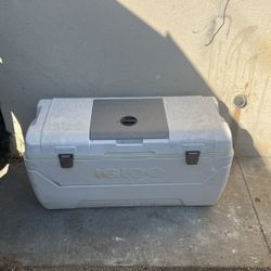XL IGLOO Ice Chest