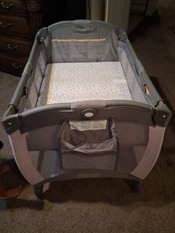 Baby girl play pen