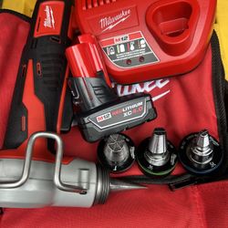 Milwaukee M12 12-Volt Lithium-lon Cordless ProPEX Expansion Tool Kit 