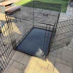 Dog Crate Kennel Large & like new!