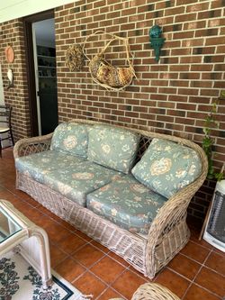 Vintage wicker/rattan living room set