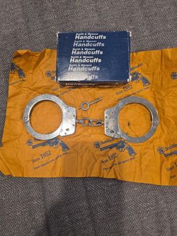 S&W Handcuffs