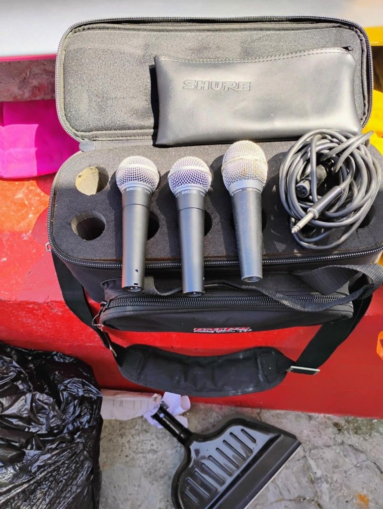 Shure Microphones With 12 Mic Casing