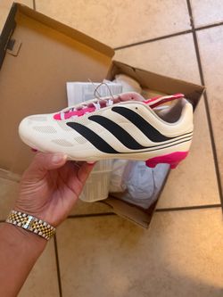 Predator precision soccer cleats