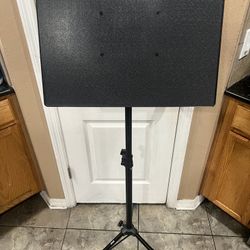 Pyle Pro PLPTS2 Universal Device Stand with Height Adjustable Tripod Mount. Great condition and fully functional.