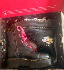 Combat boots
