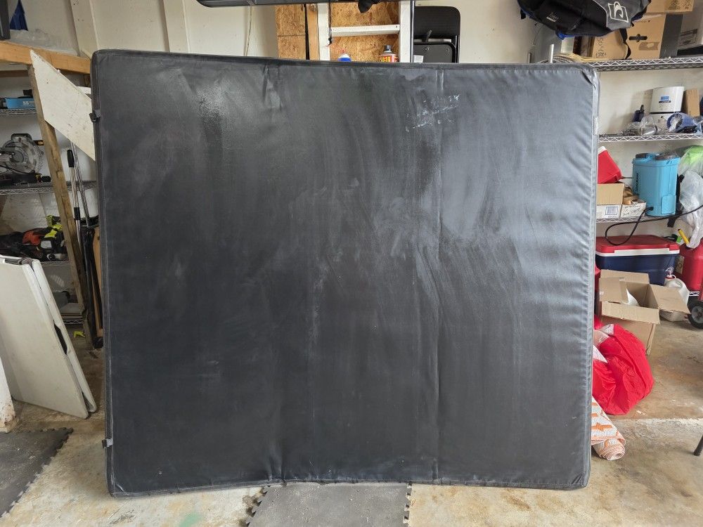 Truck Bed Tri-fold Cover