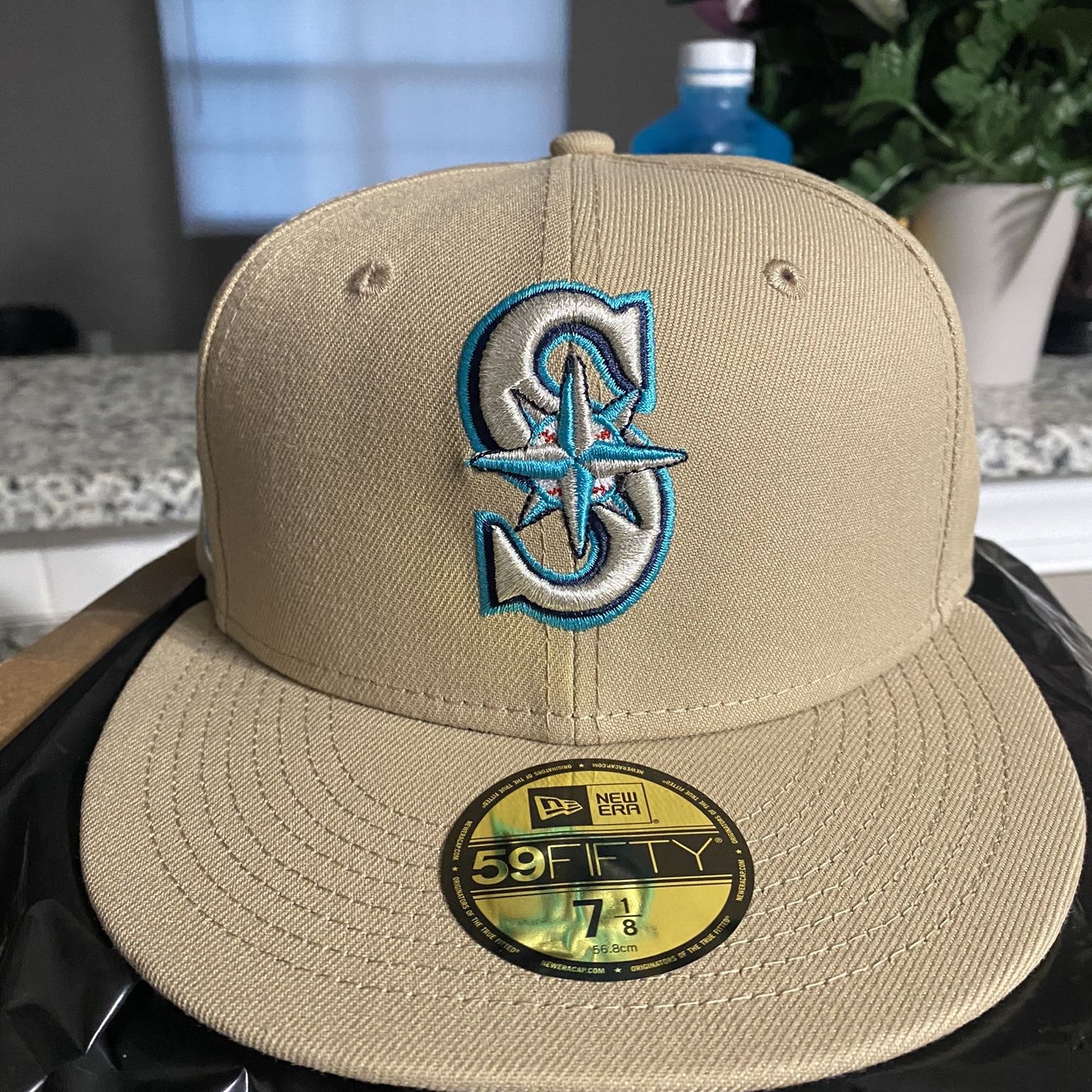 Seattle Mariners New Era All Camel Tan/Pink bottom Size 7 1/8 for Sale in  Atlanta, GA - OfferUp