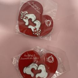 NIP Disney Valentine Mickey And Minnie Mouse Heart Hands Pin Set