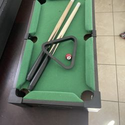 🚨MUST GO TODAY🚨Mini Pool Table 
