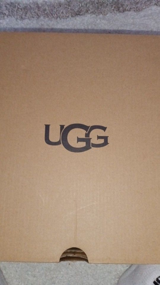 UGGs Kids Neumel ll Size 2