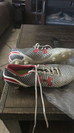 Under Armor soccer cleats clutch-fit model