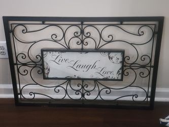 Decorative Metal Wall Art – “Live, Laugh, Love”
