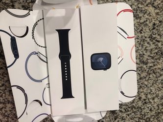 New Apple Watch series 9 GPS 41mm Midnight M/L sport band never used
