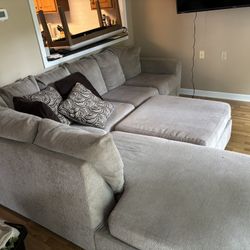 Sectional Couch With Ottoman And 4 Decorative Pillows 