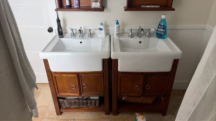 bathroom sinks and mirrors set