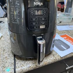 Ninja Air Fryer AF 100 4qt