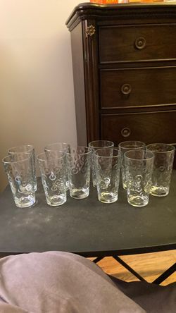 Set of 11 Clear Drinking Glasses with Circle Pattern