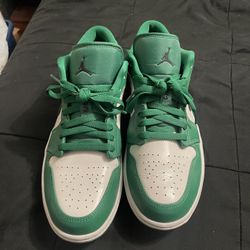 Jordan 1 Low Pine Green 10.5 M