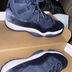 Wmns Air Jordan 11 Retro 'Midnight Navy Velvet'