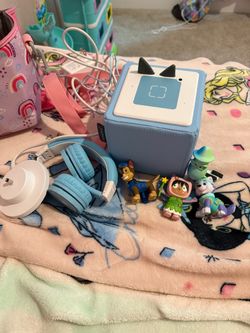 Tonies bag, headphones, characters